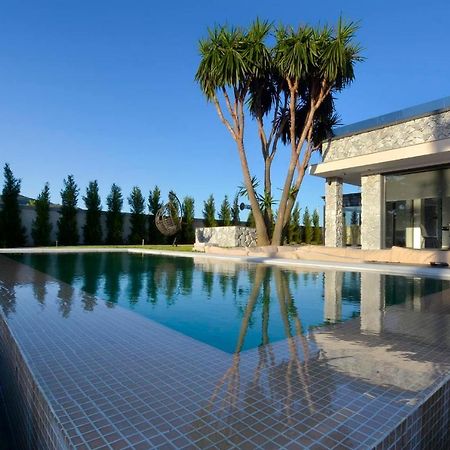 Villa Flamingo - 4 Bedrooms - Private Pool - Next To Renowned Issos Beach & Lake Korission Línia Exterior foto