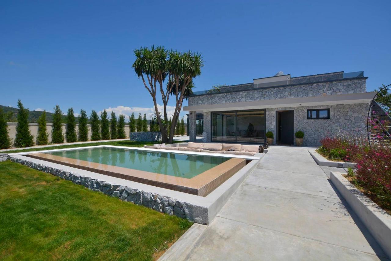 Villa Flamingo - 4 Bedrooms - Private Pool - Next To Renowned Issos Beach & Lake Korission Línia Exterior foto