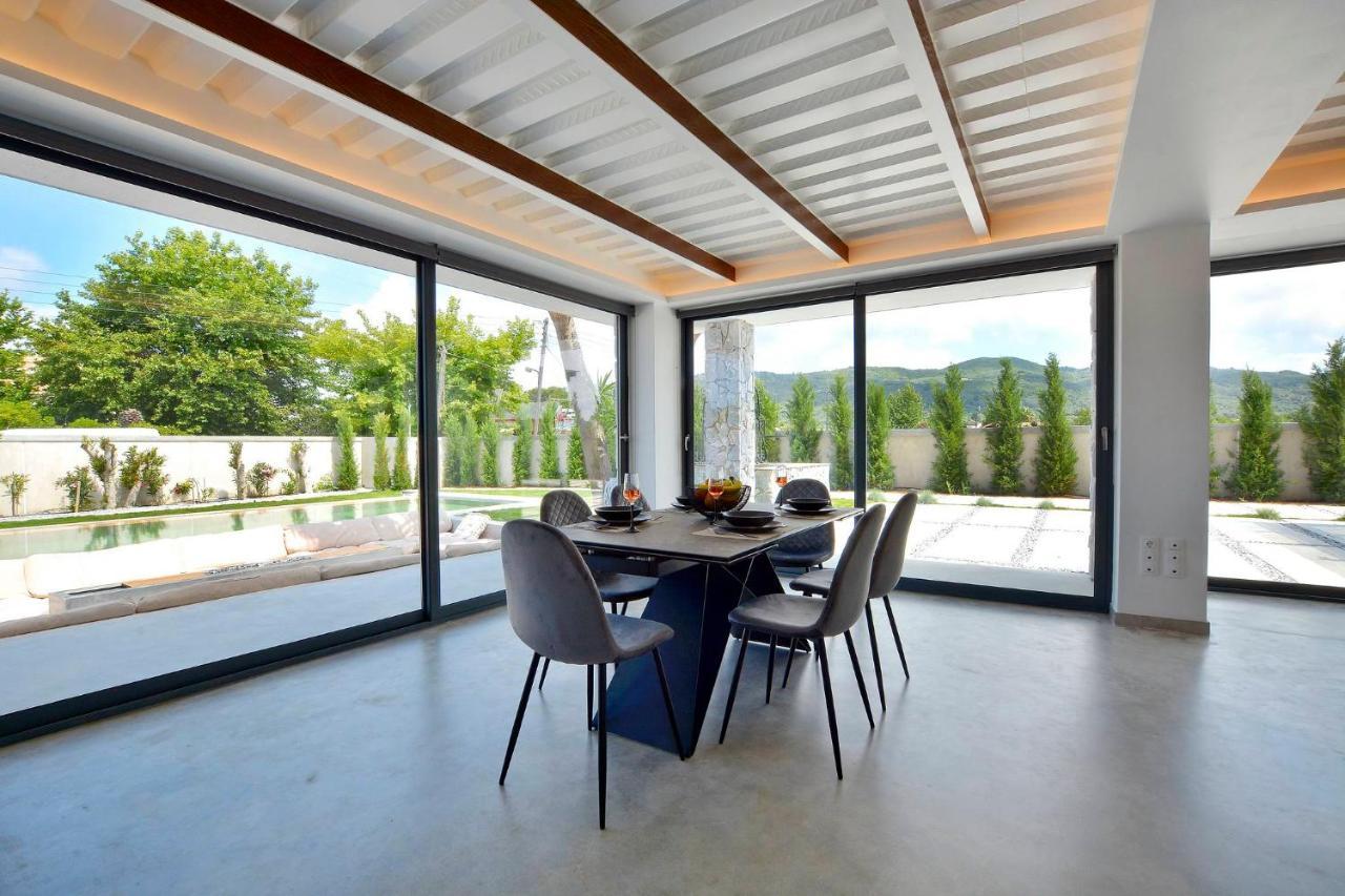 Villa Flamingo - 4 Bedrooms - Private Pool - Next To Renowned Issos Beach & Lake Korission Línia Exterior foto