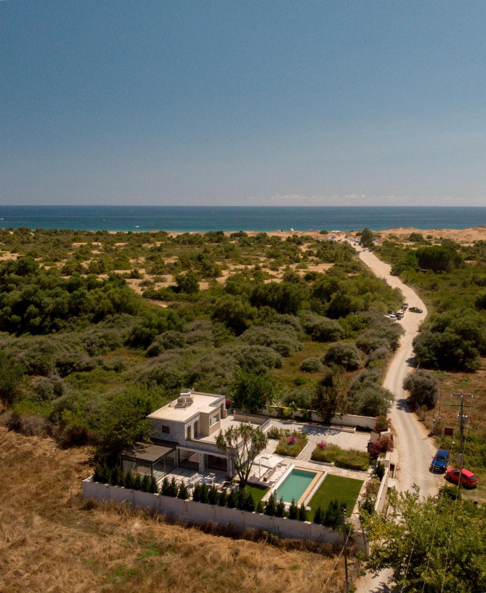 Villa Flamingo - 4 Bedrooms - Private Pool - Next To Renowned Issos Beach & Lake Korission Línia Exterior foto